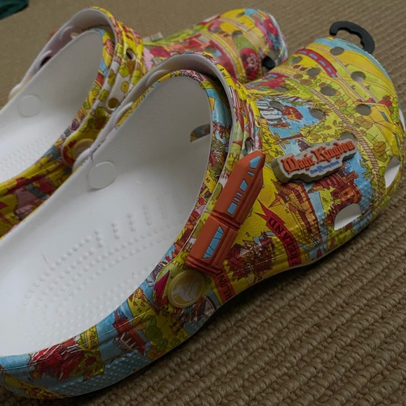 NWT Walt Disney World 50th Anniversary Vault Collection Parks Map Crocs M6/W8 - Picture 3 of 5